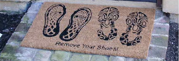 The doormat with request to remove your shoes with pictures of shoes