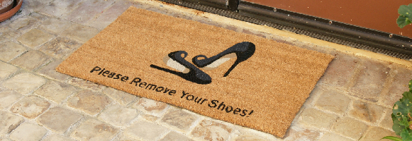 Doormat that requests to remove your shoes